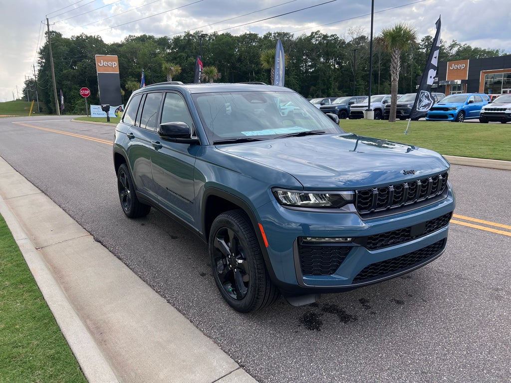 2026 Jeep Grand Cherokee GRAND CHEROKEE LIMITED 4X2 in Steel Blue Exterior Paint — front three-quarter view