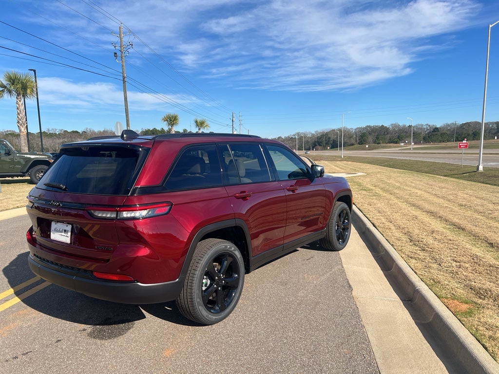 2025 Jeep Grand Cherokee — side profile view