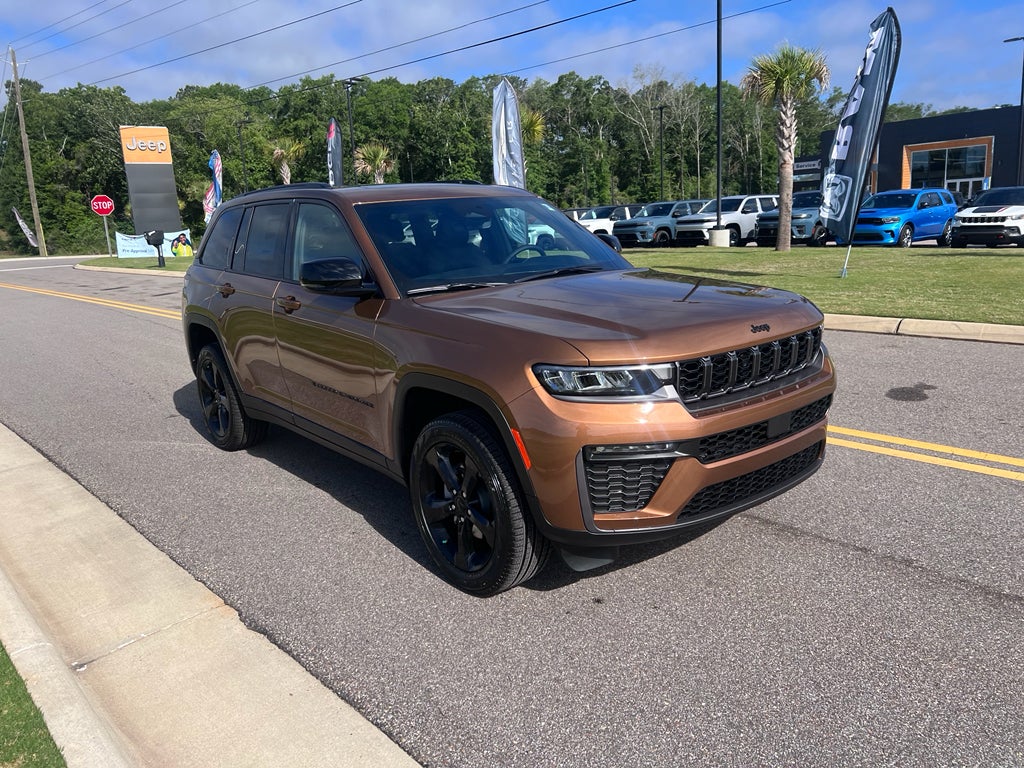 2026 Jeep Grand Cherokee GRAND CHEROKEE LIMITED 4X4 in Copper Shino Metallic Clear-Coat Exterior Paint — front three-quarter view