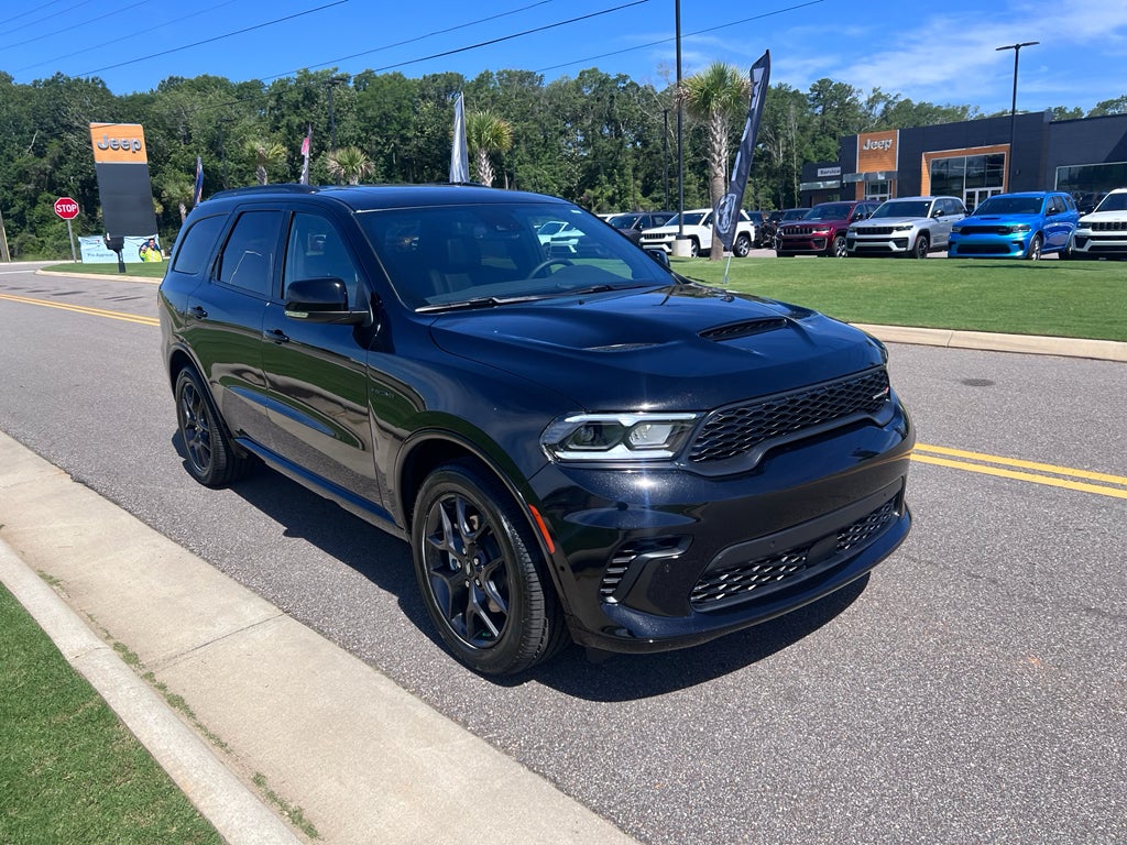 2026 Dodge Durango DURANGO GT PLUS AWD HEMI V8 in Diamond Black Clear-Coat Exterior Paint — front three-quarter view