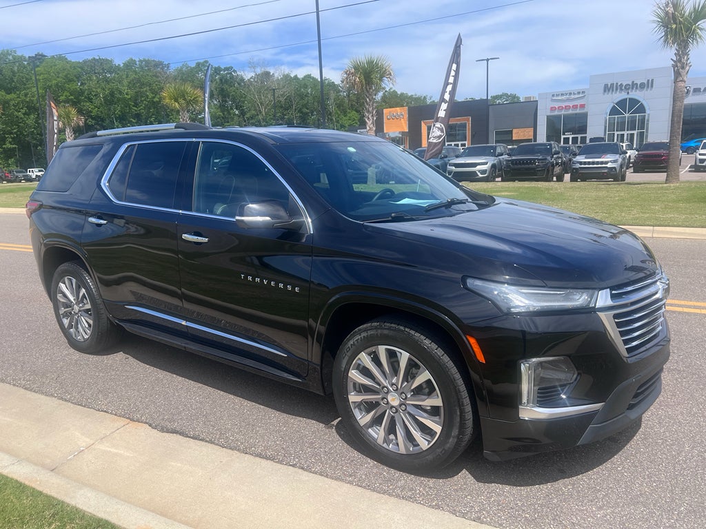2023 Chevrolet Traverse FWD Premier in Mosaic Black Metallic — front three-quarter view
