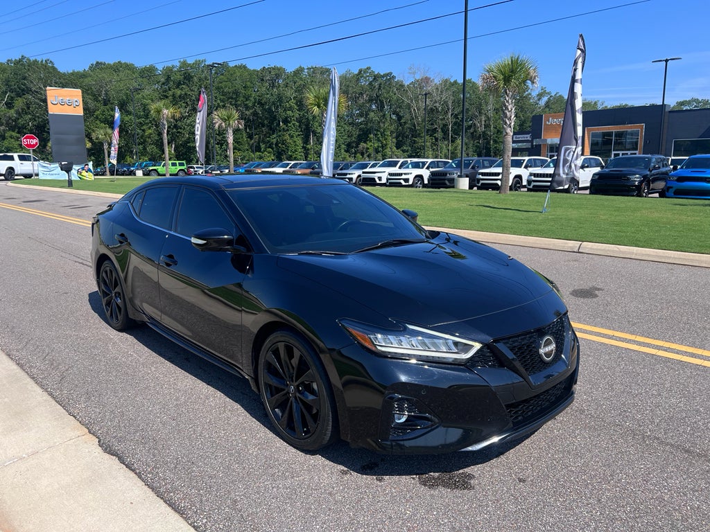 2023 Nissan Maxima SR Xtronic CVT in Super Black — front three-quarter view