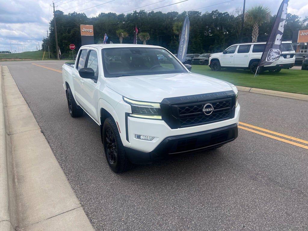 2023 Nissan Frontier Crew Cab SV 4x2 in Glacier White — front three-quarter view