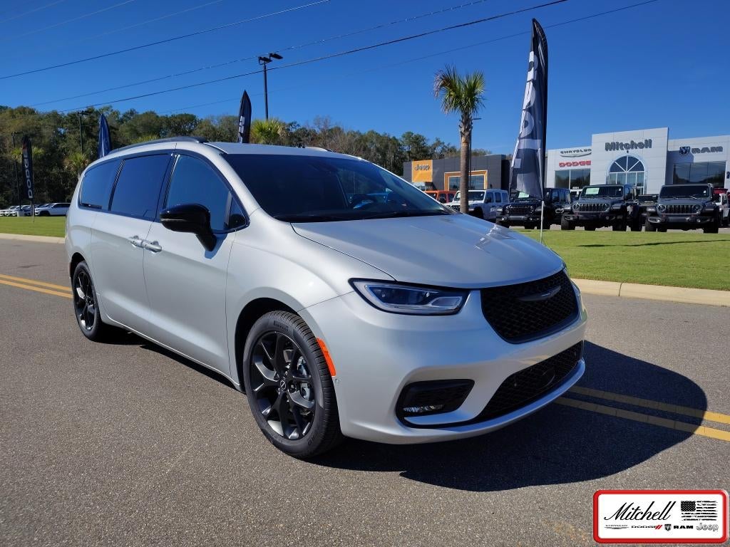2026 Chrysler Pacifica PACIFICA SELECT in Silver Mist Clear-Coat Exterior Paint — front three-quarter view
