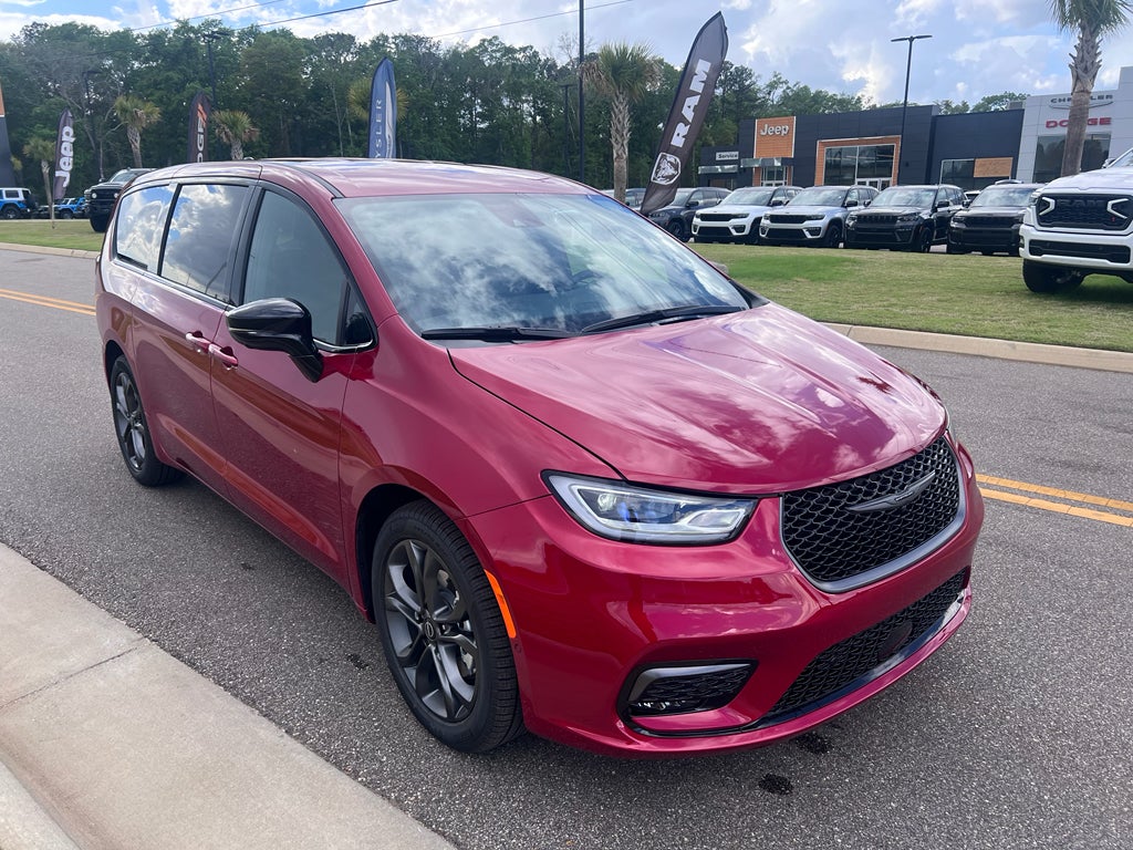 2026 Chrysler Pacifica PACIFICA SELECT in Red Hot Pearl-Coat Exterior Paint — front three-quarter view