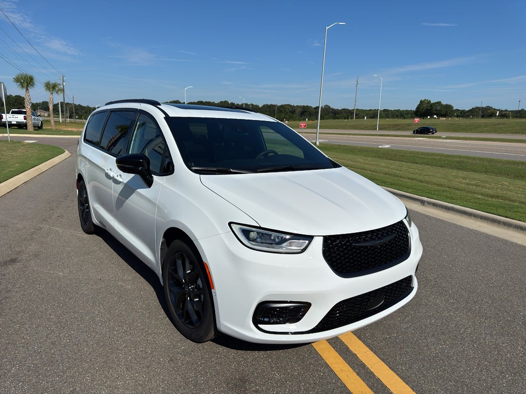 2026 Chrysler Pacifica PACIFICA LIMITED in Bright White Clear-Coat Exterior Paint — front three-quarter view