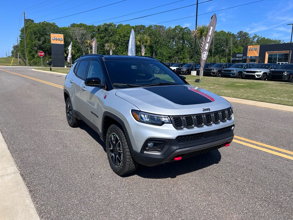 2026 Jeep Compass COMPASS TRAILHAWK 4X4 in Silver Zynith Metallic Clear-Coat Exterior Paint — front three-quarter view