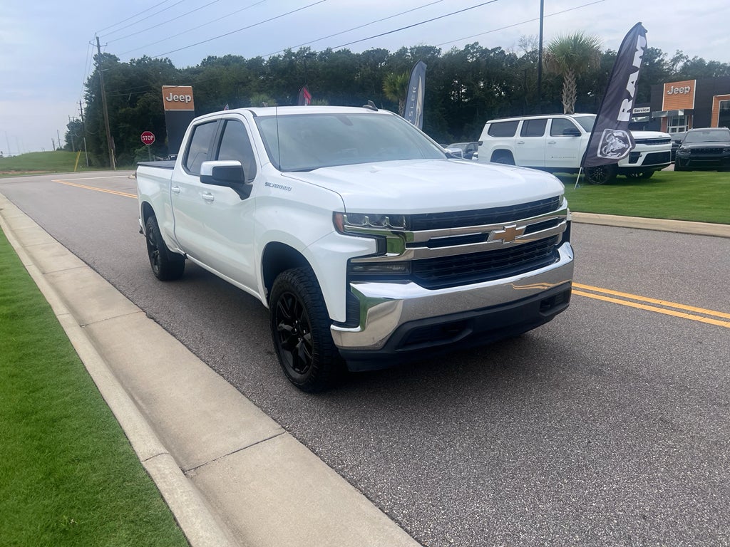 2020 Chevrolet Silverado 4WD Crew Cab Standard Bed LT in Summit White — front three-quarter view